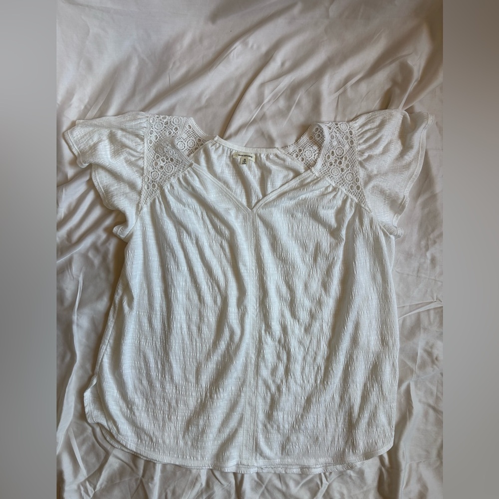 Max Studio white top